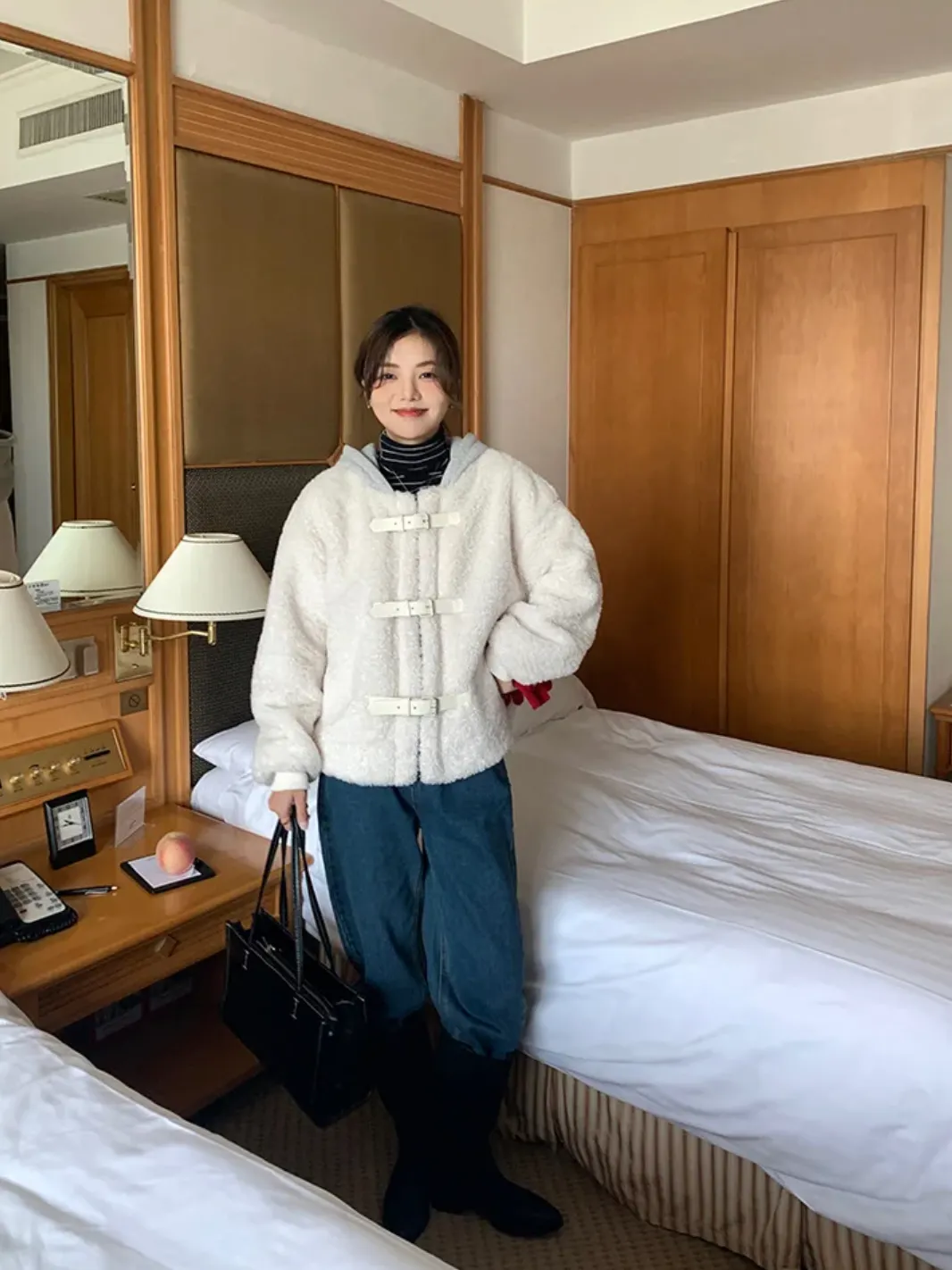 [Korean Style] Chic & Cozy Hooded Shearling Coat