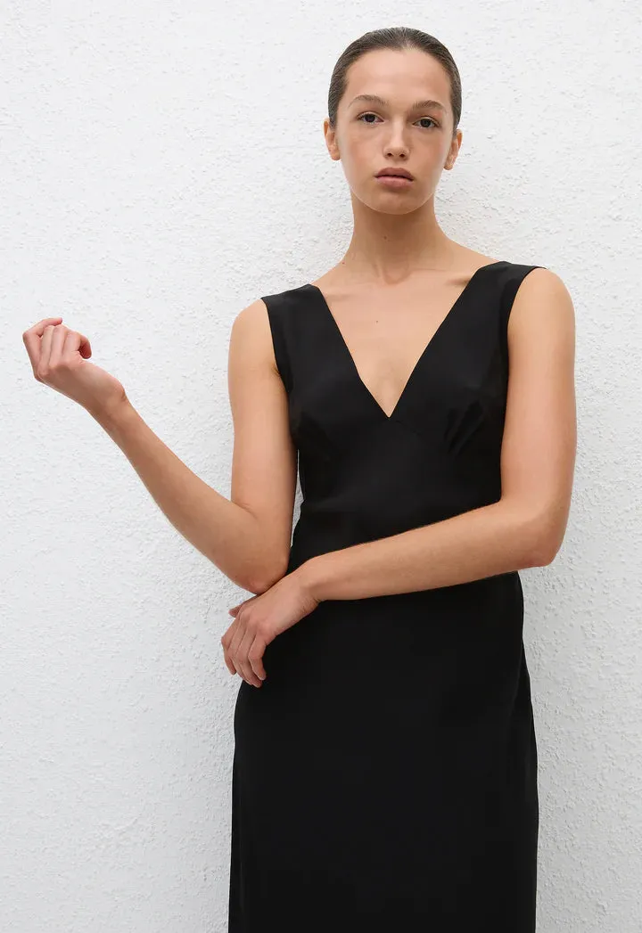 (PRE-ORDER) PLUNGE SLIP DRESS - BLACK